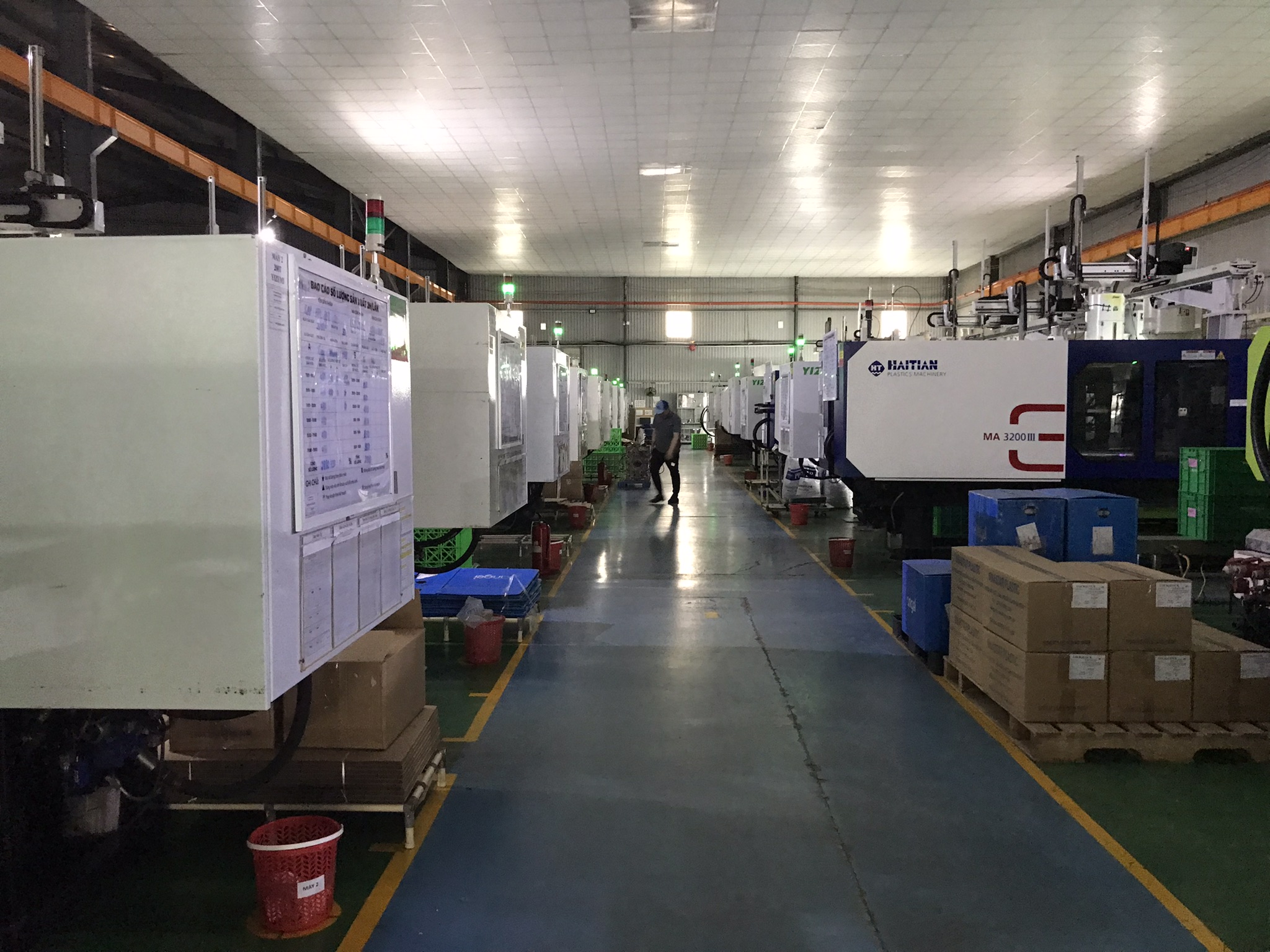 plastic injection machine (10).JPEG